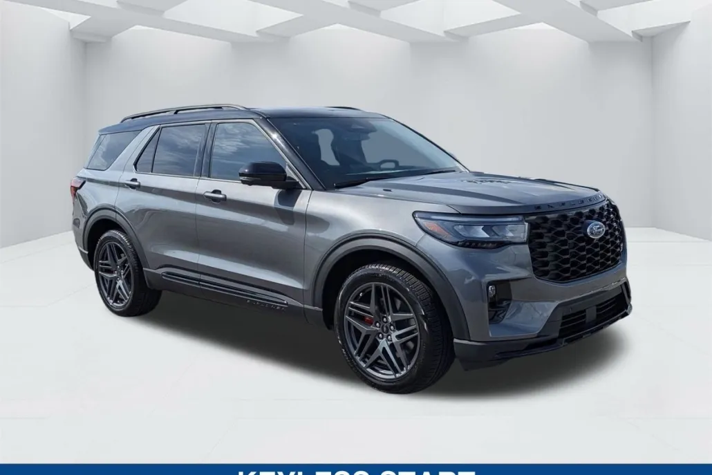 2025 Ford Explorer ST photo 1