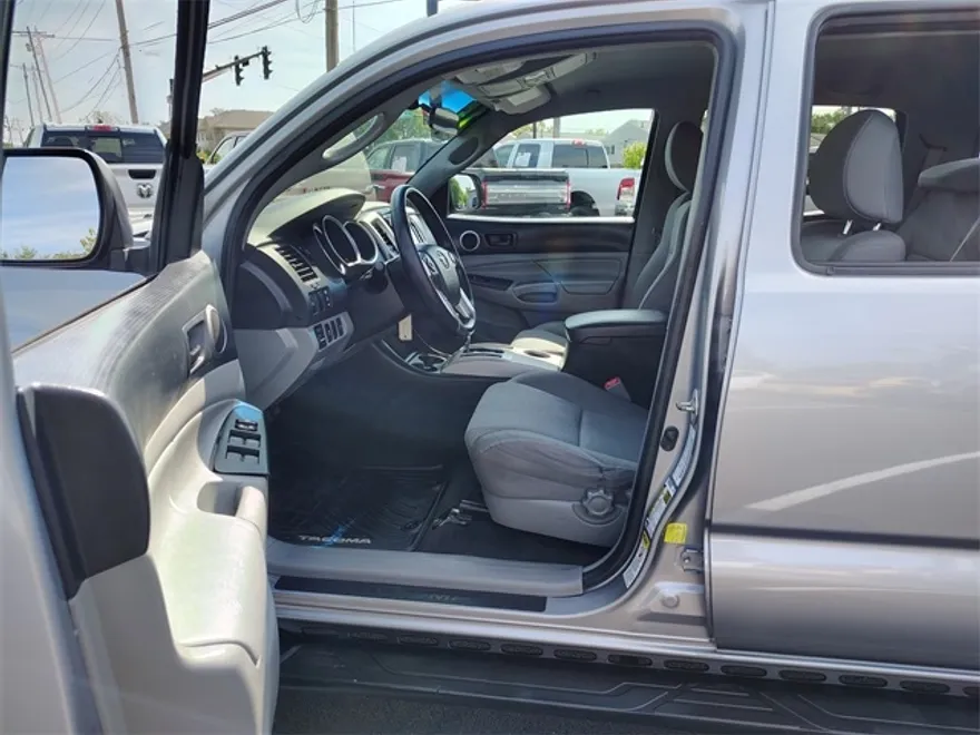 2015 Toyota Tacoma Base photo 1