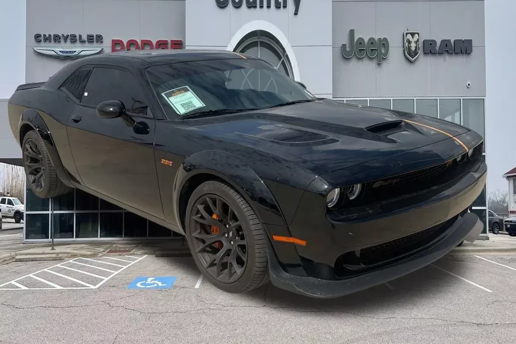 2023 Dodge Challenger R/T Scat Pack Widebody photo 1
