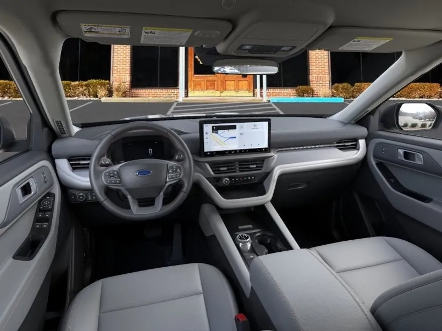 2025 Ford Explorer photo 1