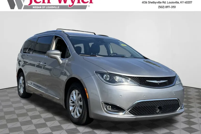 2018 Chrysler Pacifica Touring Plus photo 1