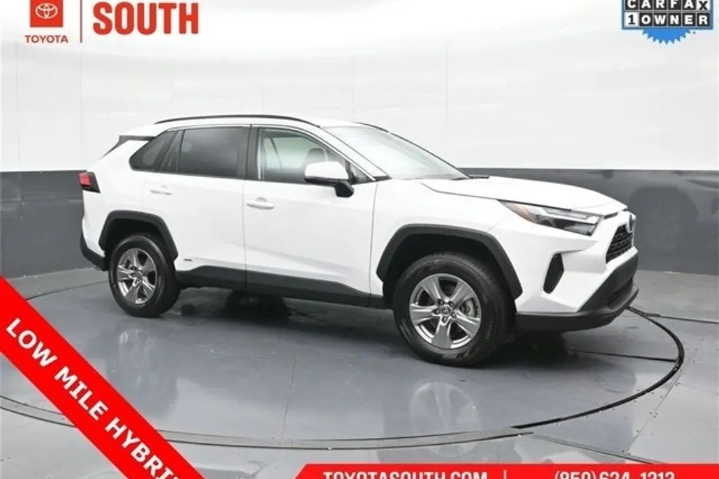 2024 Toyota RAV4 Hybrid XLE photo 1