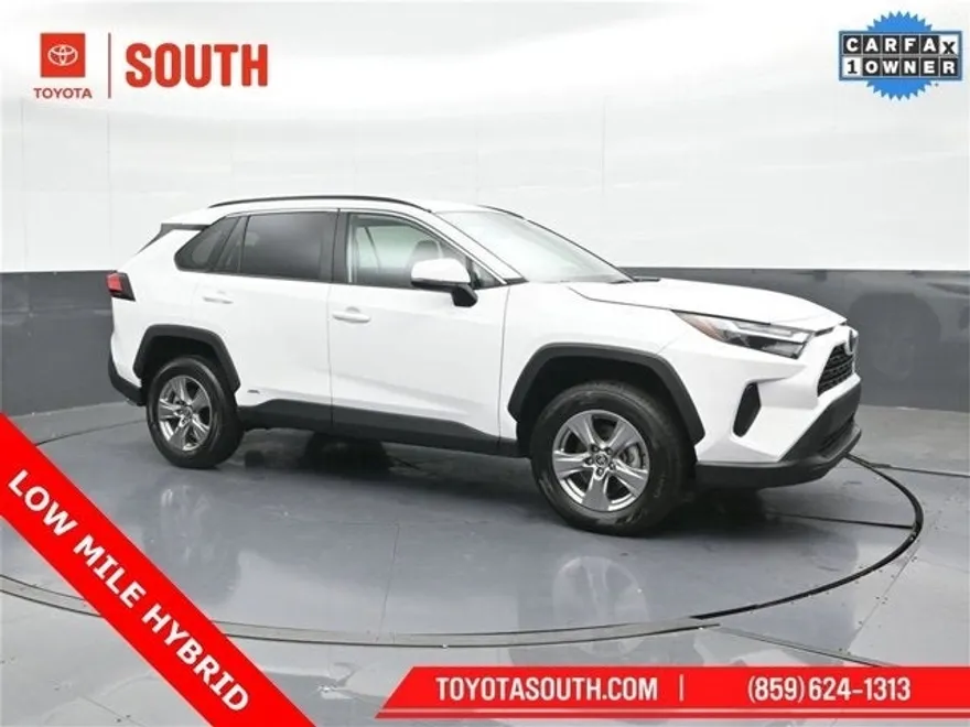 2024 Toyota RAV4 Hybrid XLE photo 1