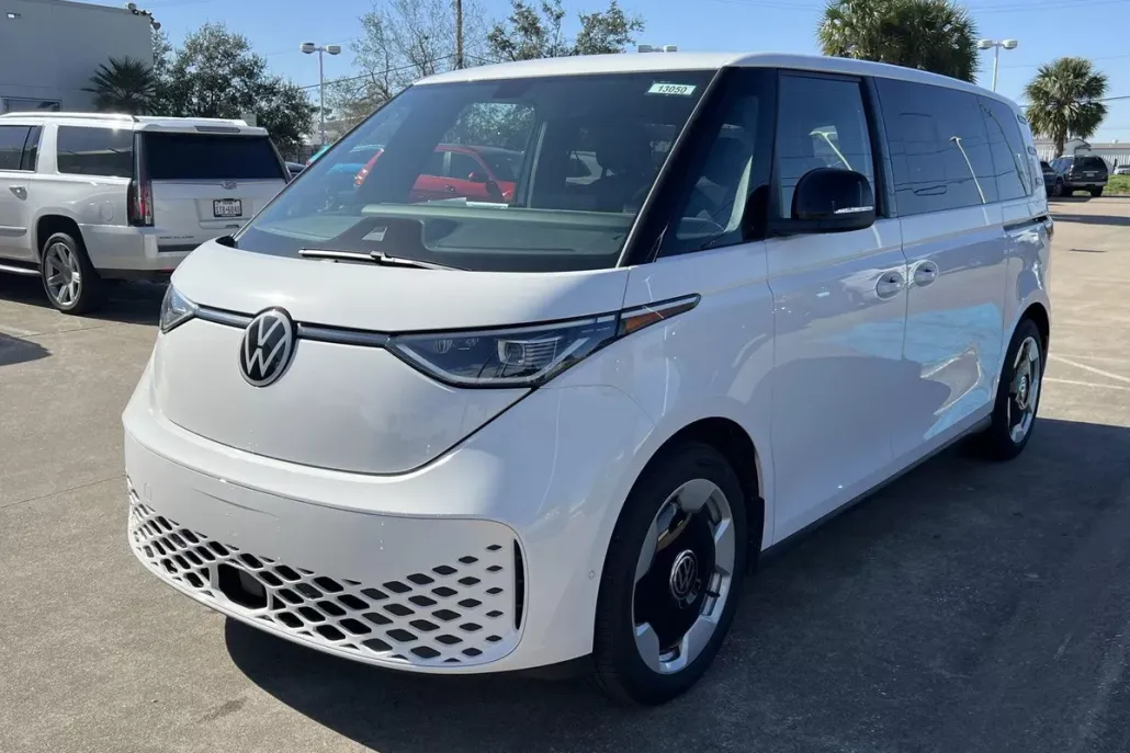 2025 Volkswagen ID. Buzz Pro S photo 1