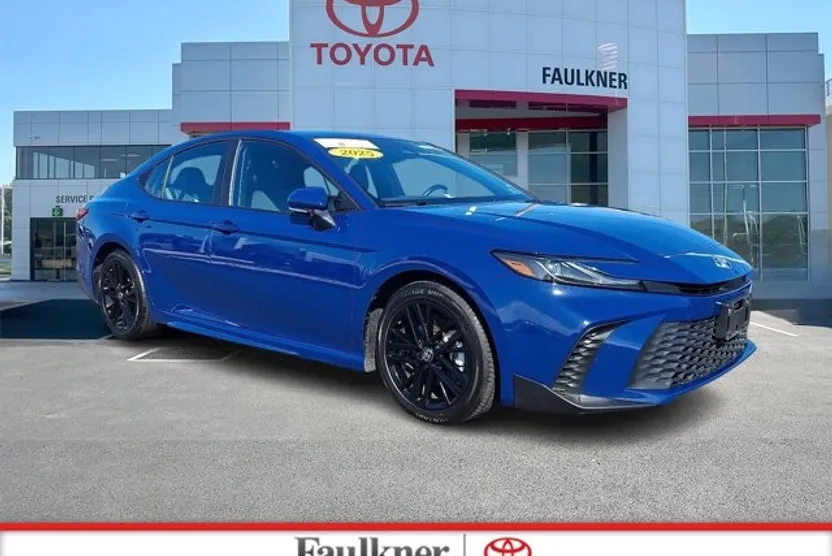 2025 Toyota Camry LE SE photo 1