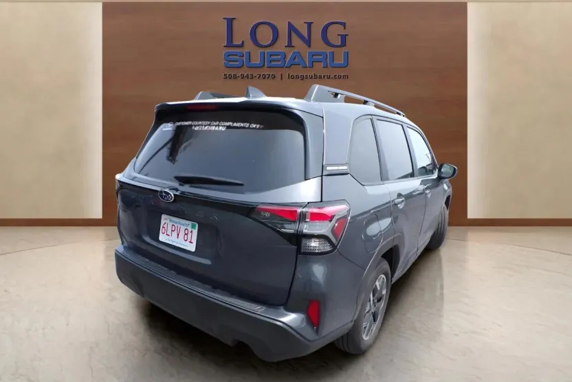 2025 Subaru Forester Premium photo 1