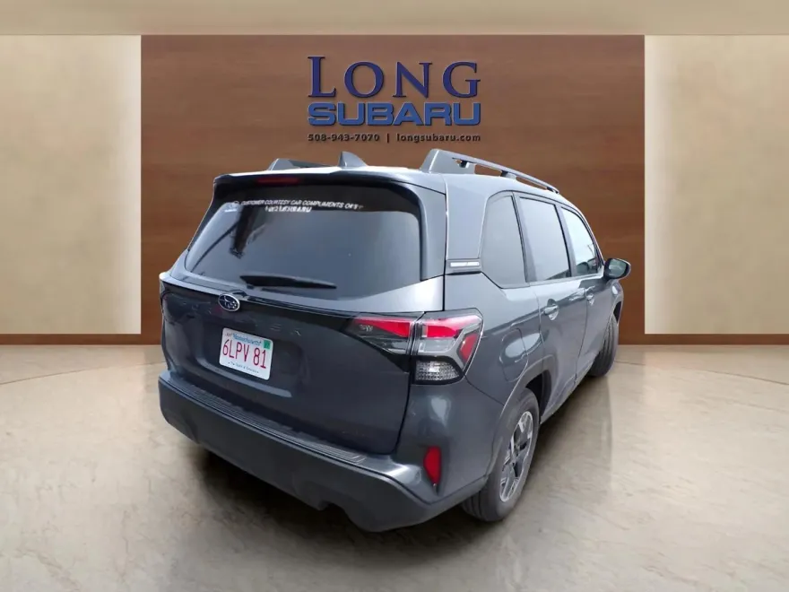 2025 Subaru Forester Premium photo 1