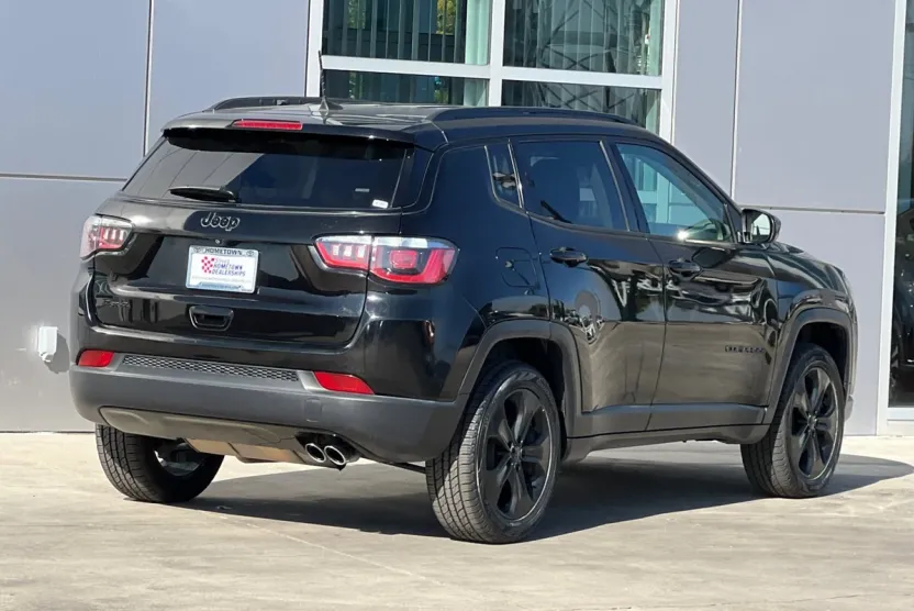 2018 Jeep Compass Latitude photo 1