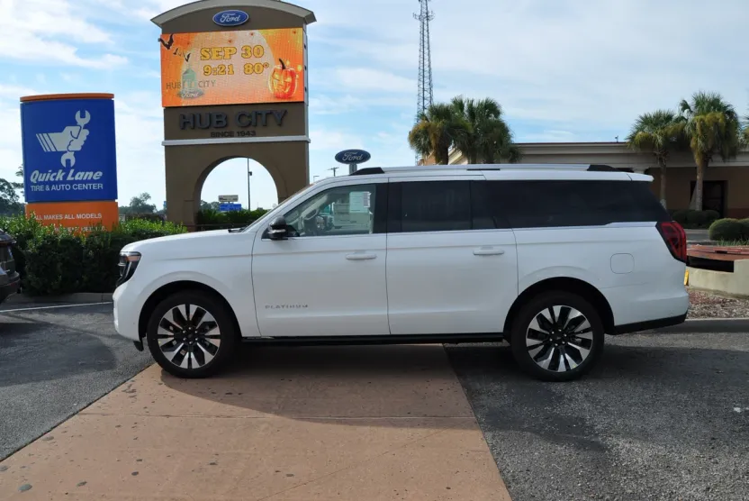 2025 Ford Expedition Platinum MAX photo 1