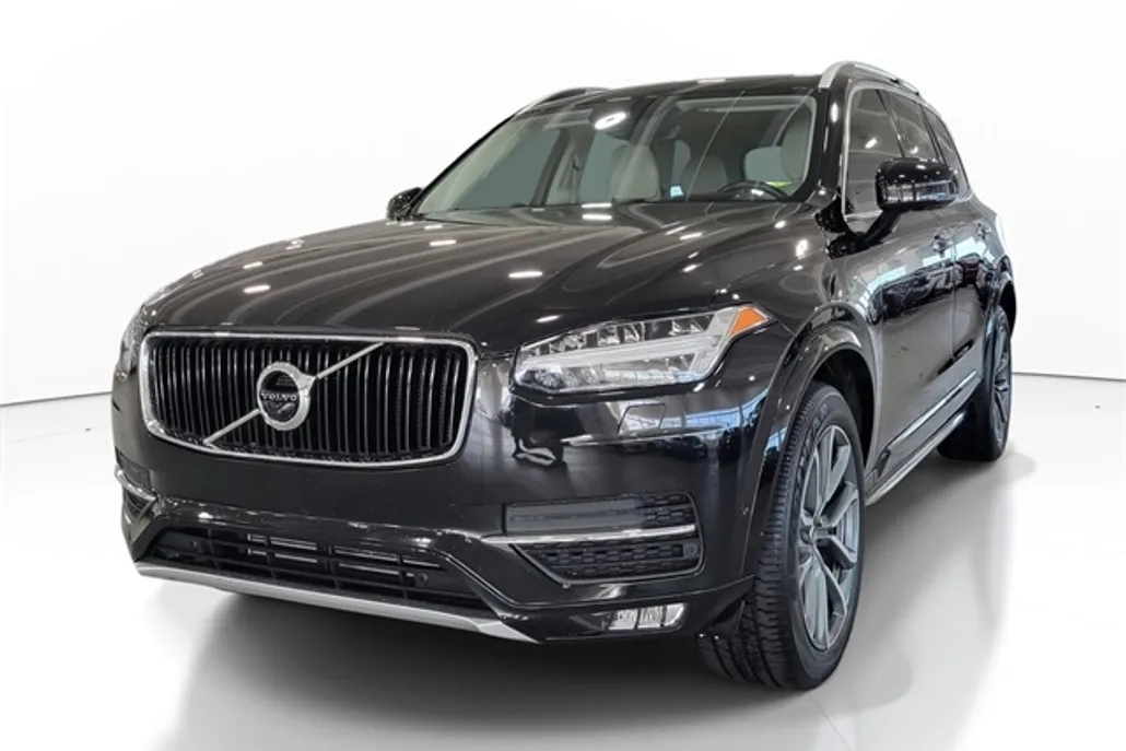 2019 Volvo XC90 T6 Momentum photo 1