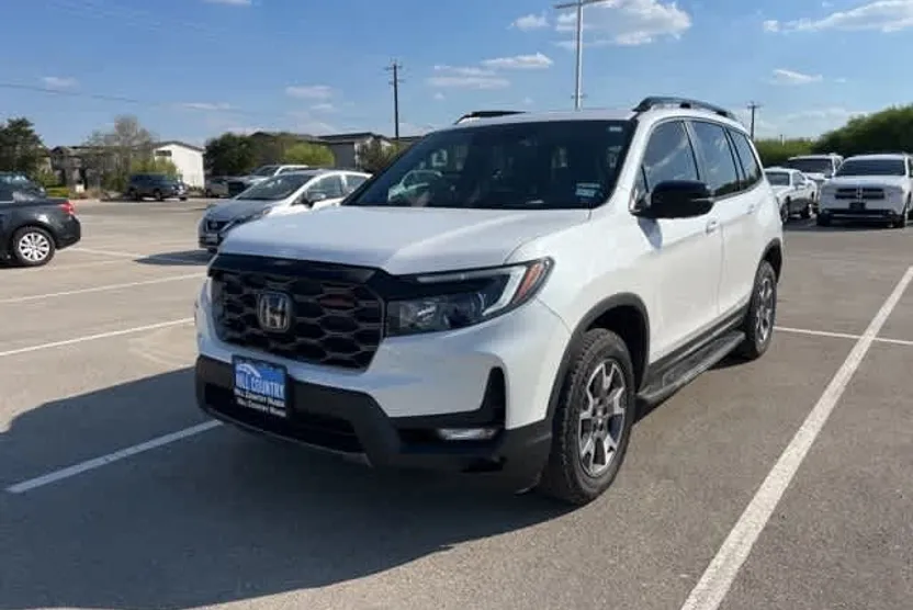 2023 Honda Passport TrailSport photo 1
