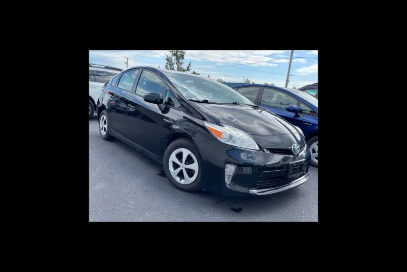 2014 Toyota Prius Three photo 1