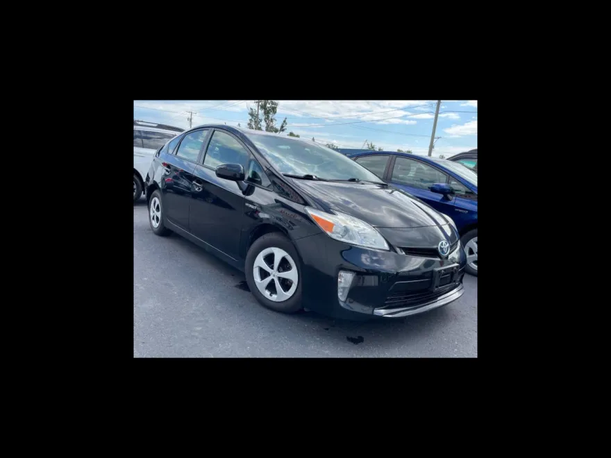 2014 Toyota Prius Three photo 1