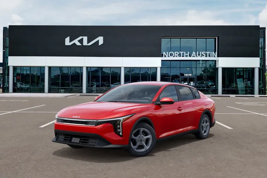 2025 Kia K4 LXS photo 1