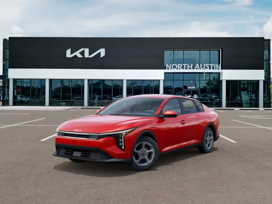 2025 Kia K4 LXS photo 1