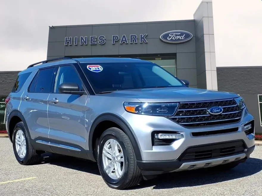 2023 Ford Explorer XLT photo 1