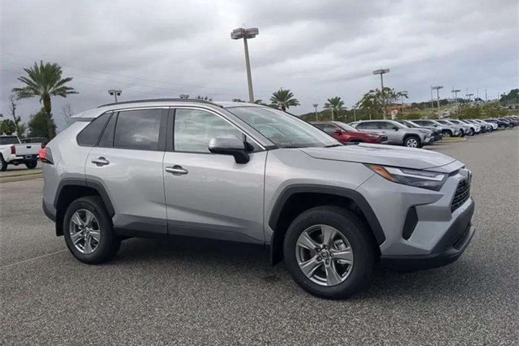 2025 Toyota RAV4 XLE photo 1