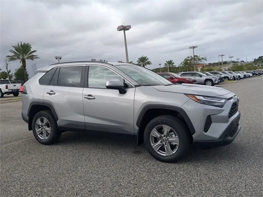 2025 Toyota RAV4 XLE photo 1