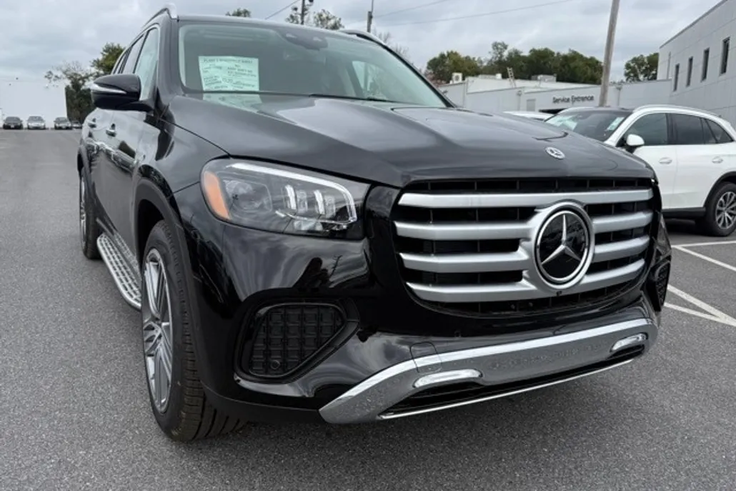 2026 Mercedes Benz GLS 450 4MATIC photo 1