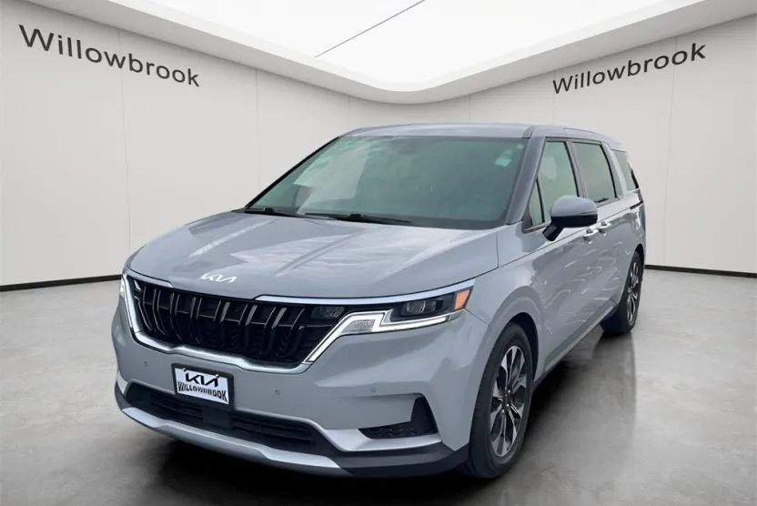 2022 Kia Carnival EX photo 1