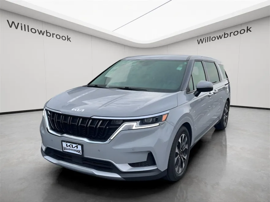 2022 Kia Carnival EX photo 1