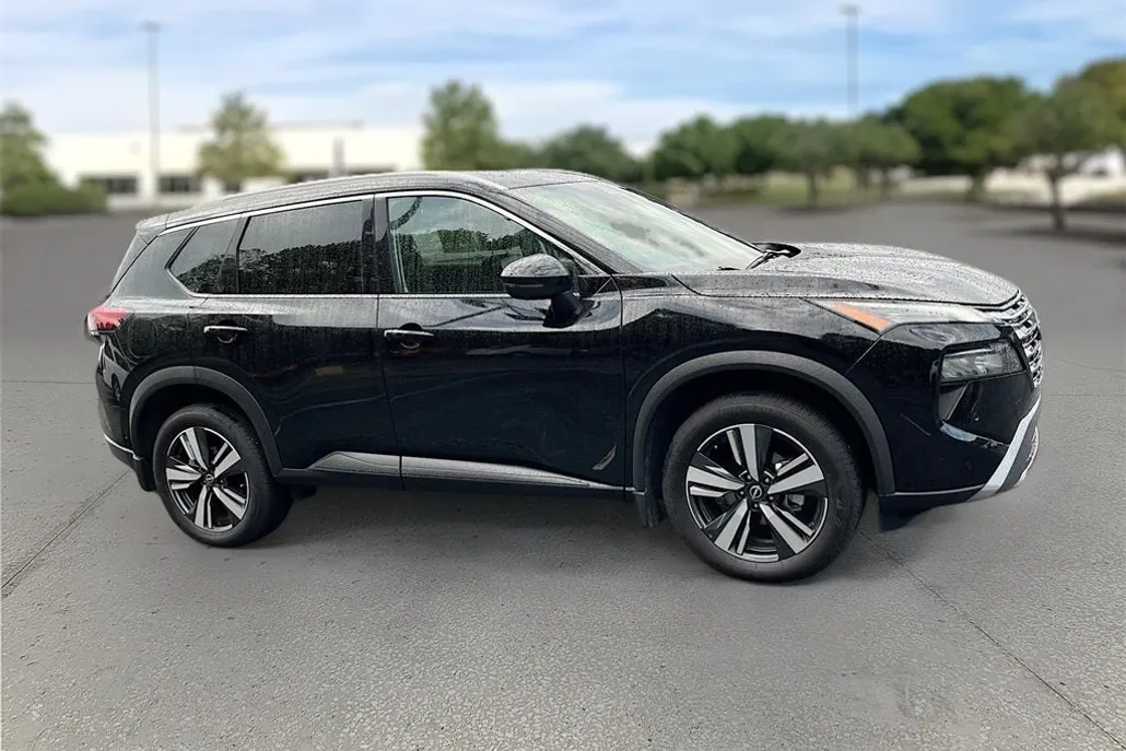 2024 Nissan Rogue SL photo 1