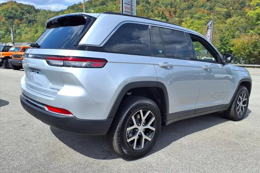 2025 Jeep Grand Cherokee Limited photo 1