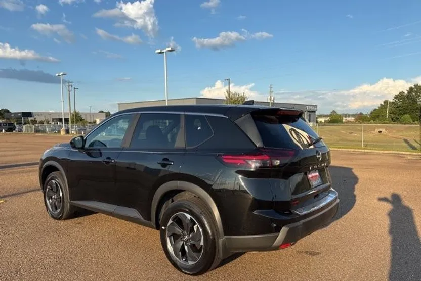 2025 Nissan Rogue SV photo 1