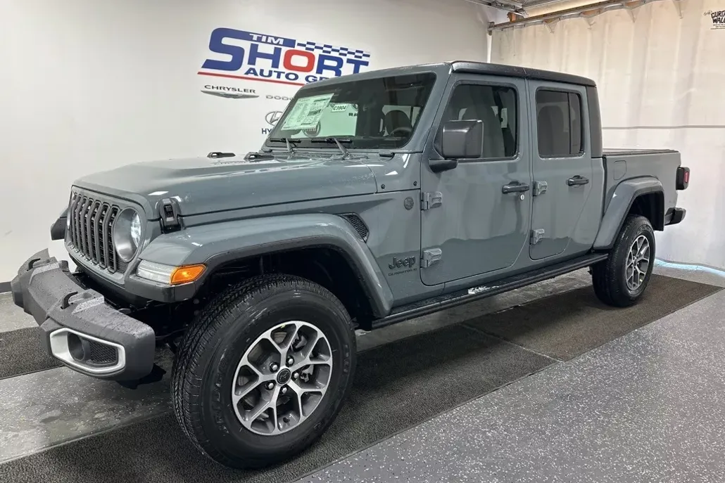 2025 Jeep Gladiator Sport S photo 1