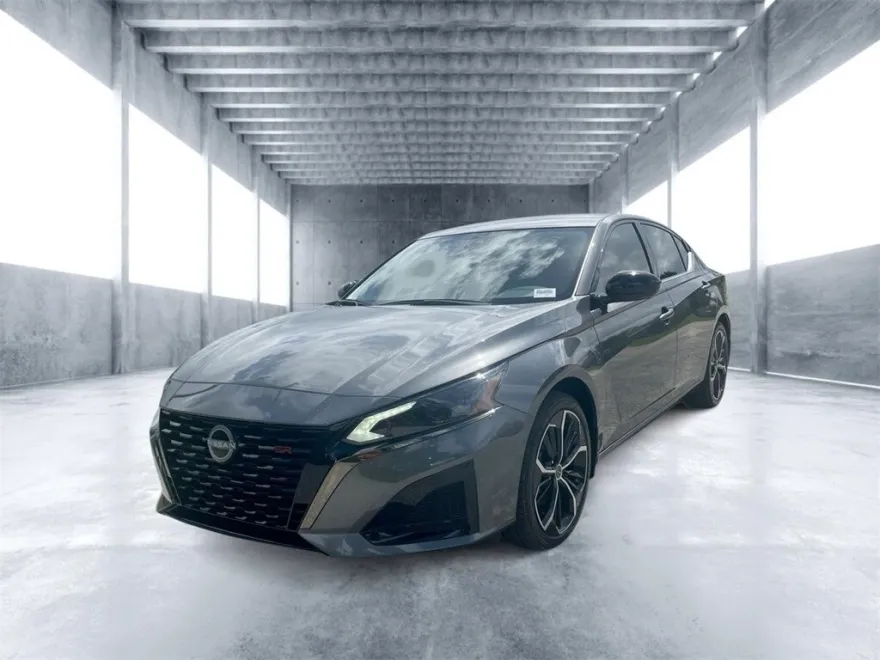 2025 Nissan Altima SR photo 1