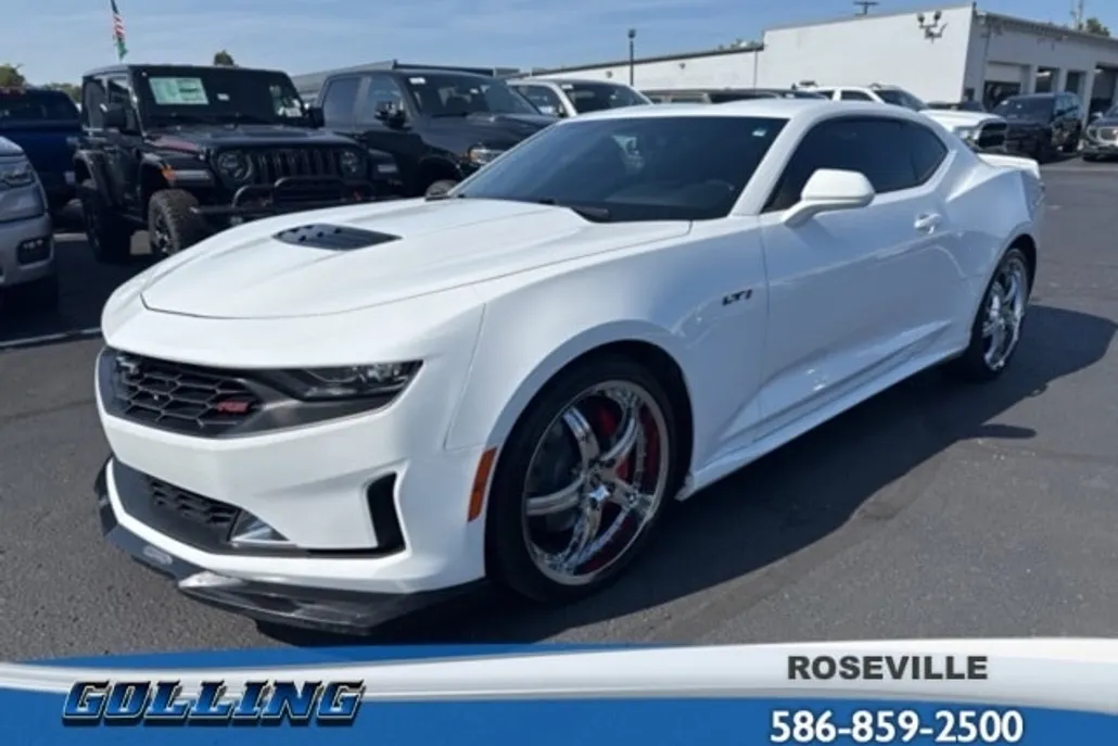 2021 Chevrolet Camaro LT1 photo 1