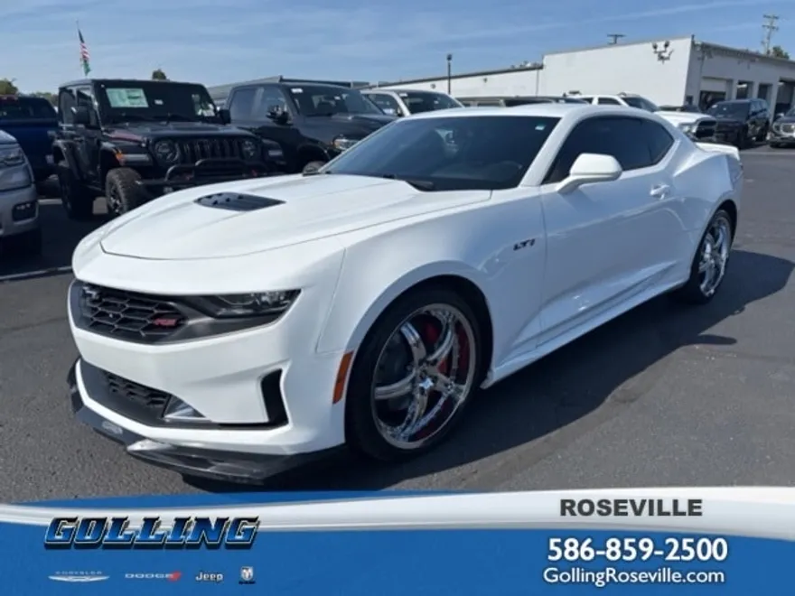 2021 Chevrolet Camaro LT1 photo 1