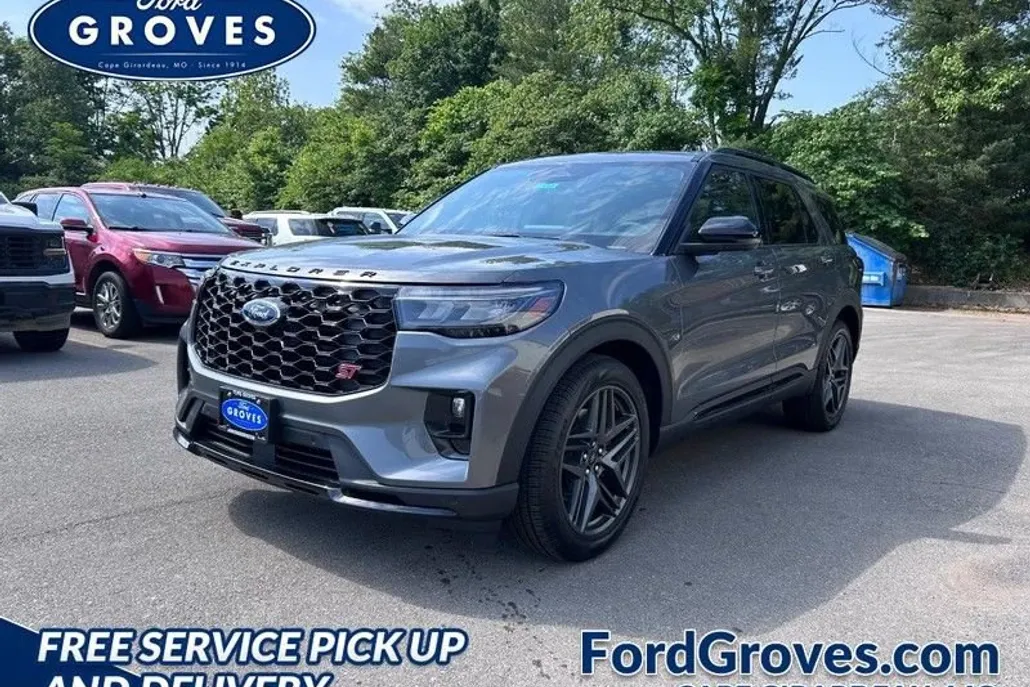 2025 Ford Explorer ST photo 1