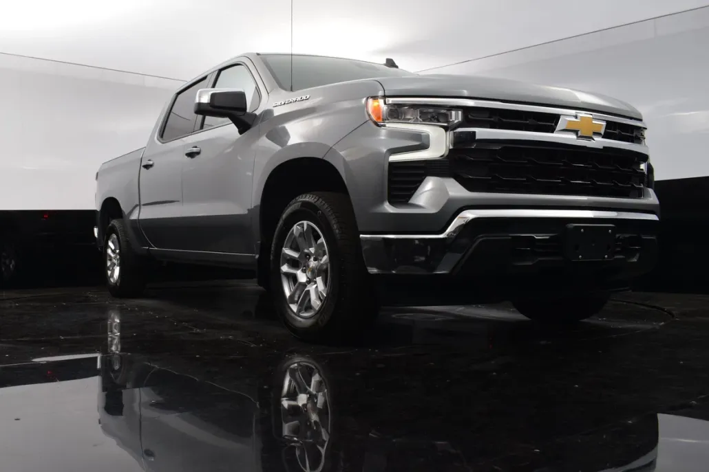 2025 Chevrolet Silverado 1500 LT photo 1
