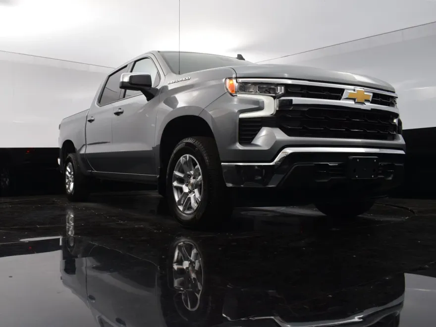 2025 Chevrolet Silverado 1500 LT photo 1