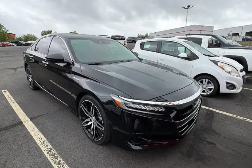 2022 Honda Accord Hybrid Touring photo 1