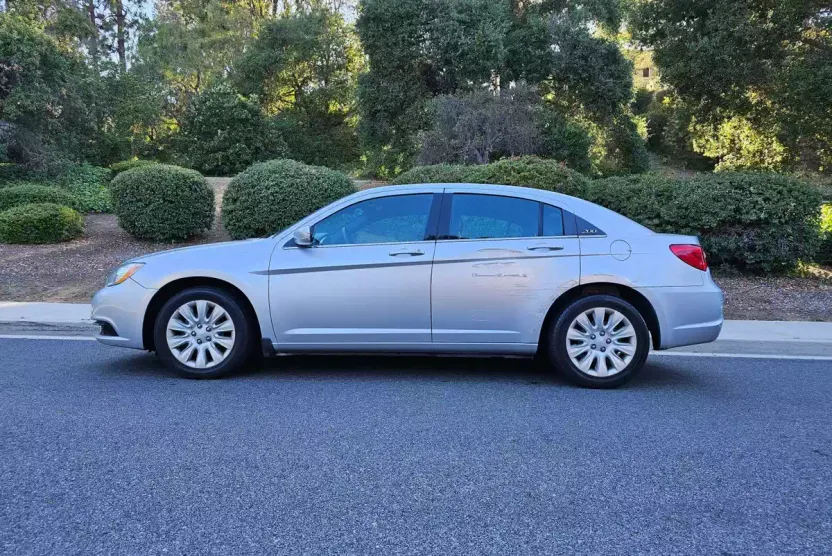 2012 Chrysler 200 LX photo 1