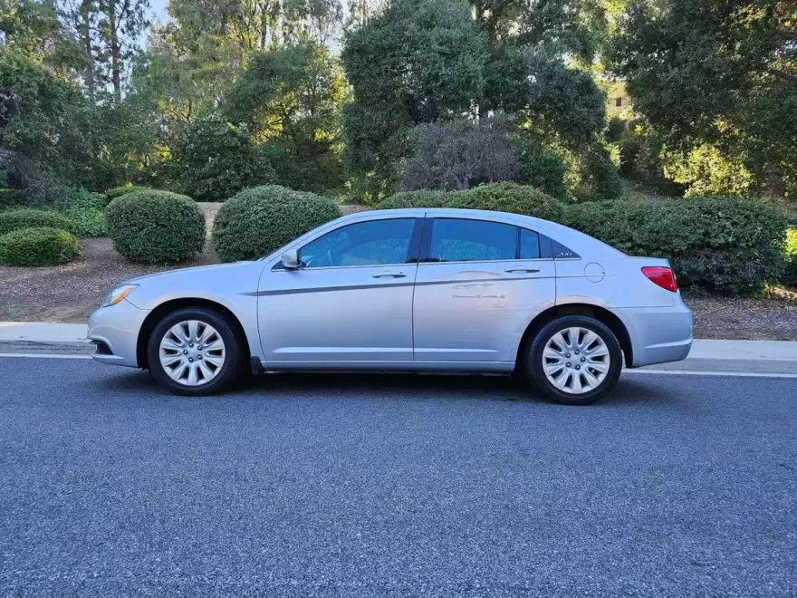 2012 Chrysler 200 LX photo 1