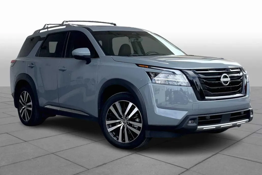 2023 Nissan Pathfinder Platinum photo 1