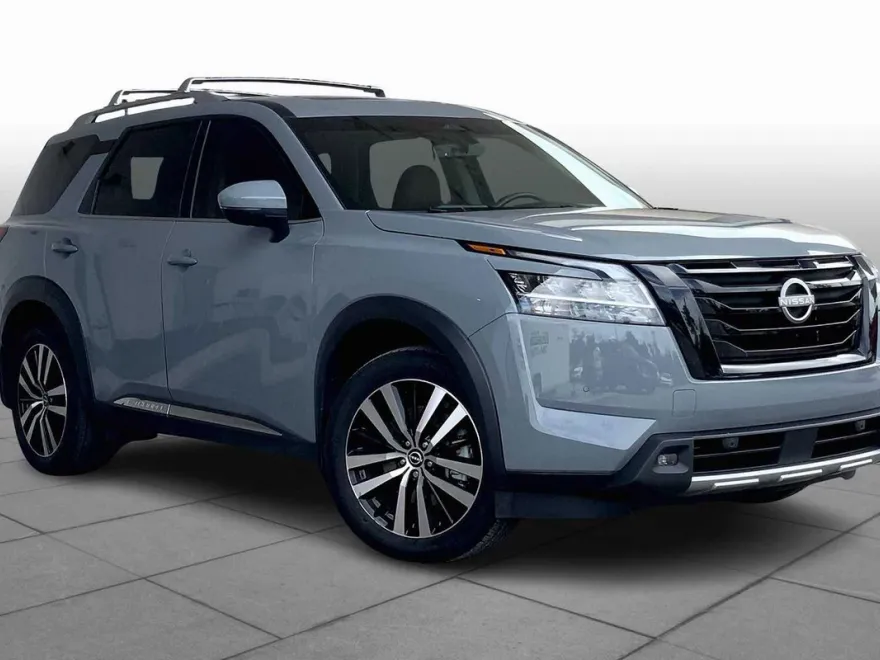 2023 Nissan Pathfinder Platinum photo 1