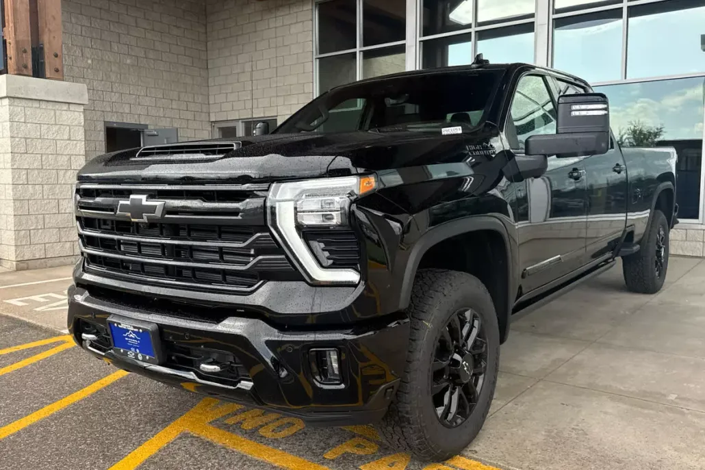 2025 Chevrolet Silverado High Country photo 1