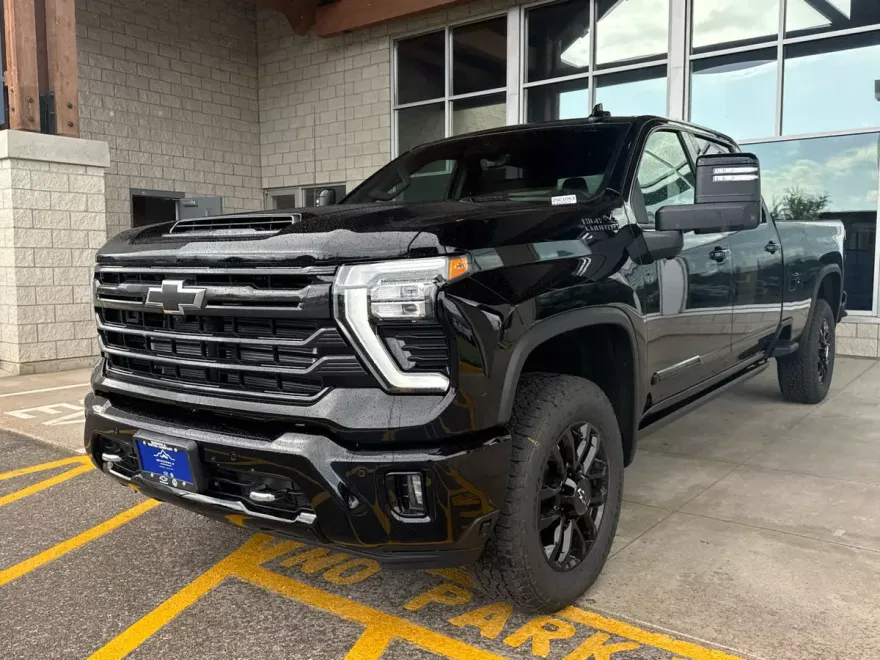 2025 Chevrolet Silverado High Country photo 1