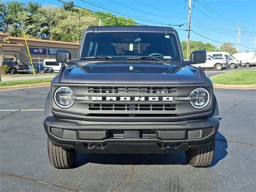 2025 Ford Bronco Base photo 2