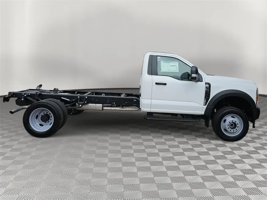 2025 Ford F-550 XL photo 1