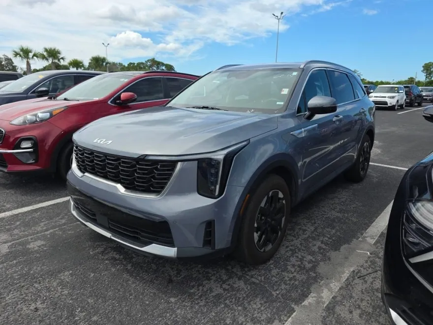 2024 Kia Sorento S photo 1