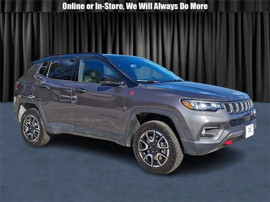 2024 Jeep Compass Trailhawk photo 1