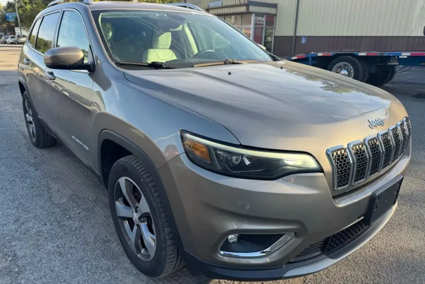 2019 Jeep Cherokee Limited Sport photo 1
