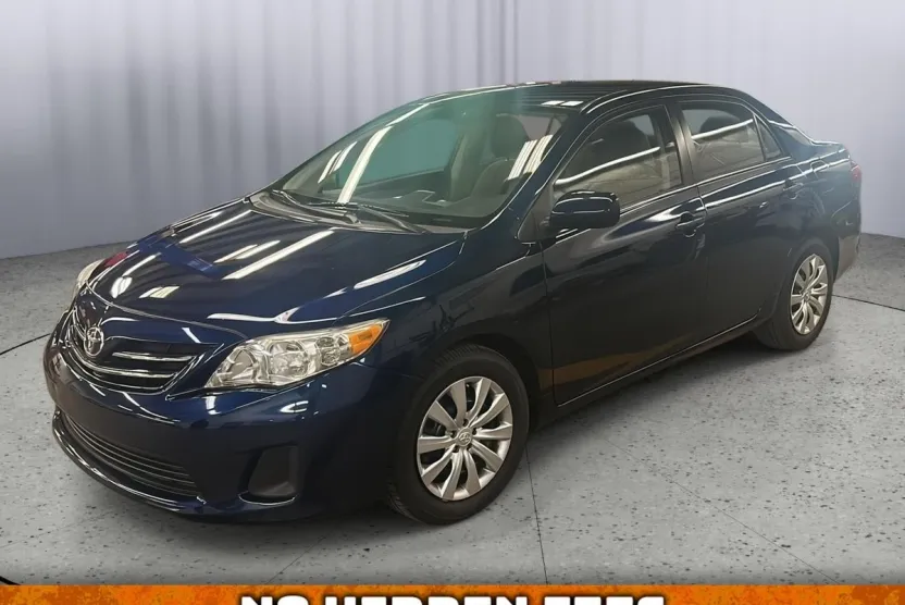 2013 Toyota Corolla LE photo 1