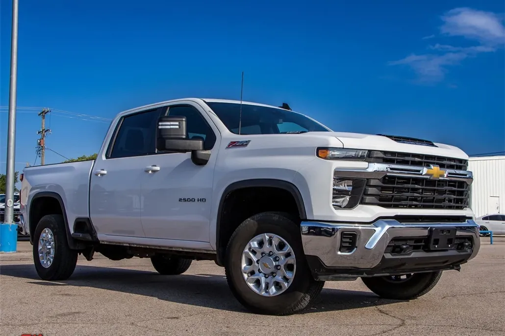 2024 Chevrolet Silverado 2500HD LT photo 1