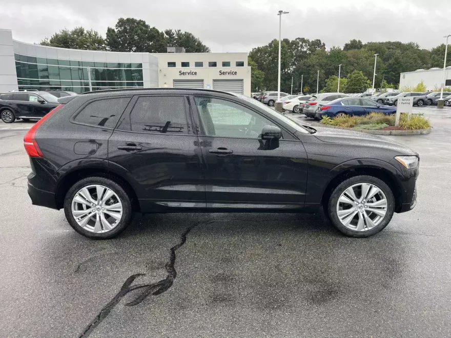 2024 Volvo XC60 B5 Plus photo 1